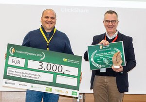 Glücklich: Christoph Prüller und Wolfgang Aichinger bei der Preisauszeichnung. © biomasseverband