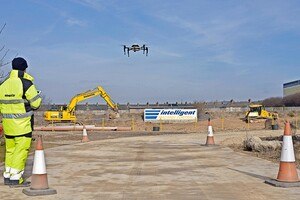 Die Kombination aus dem Liebherr-Bohrgerät LB 28 und dem Positionierungssystem Lipos führte bei Fundierungsarbeiten für das Krankenhaus Oberwart zu einer deutlichen Bauzeitverkürzung. © Liebherr