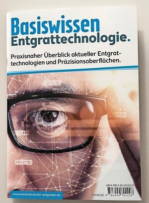 Die Broschüre „Basiswissen Entgrattechnologie“ steht auf der Website der DeburringEXPO (www.deburring-expo.de) kostenfrei zum Download zur Verfügung. © fairXperts