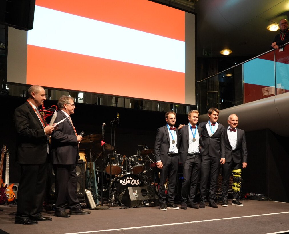 Unser Steildach-Team holte mit hervorragenden Leistungen von der ersten bis zur letzten Wettkampfminute die Silbermedaille. © IFD