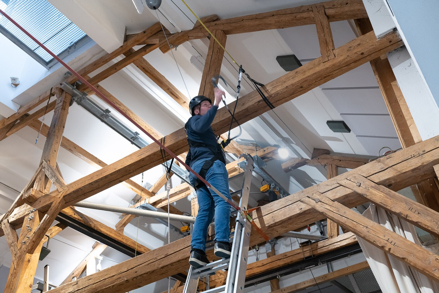 Im Übungsparcours für sicheres Handling der Ausrüstung im Trainingszentrum Wels.
, restricted_html © Hoehenwerkstatt GmbH