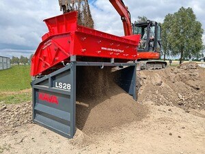 Ohne viel Aufwand, kostengünstig und unkompliziert gelingt die ­Aufbereitung an Ort und Stelle mit den Rüttelsieben von Xava. © Xava Recycling