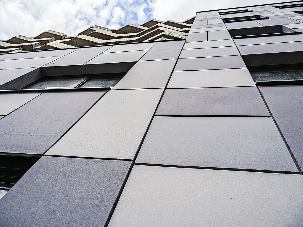 Das neue ­Austrotherm- Designelement bietet mehr Tempo bei der Montage und eine Menge gestalte­rischer Spielarten. © Austrotherm