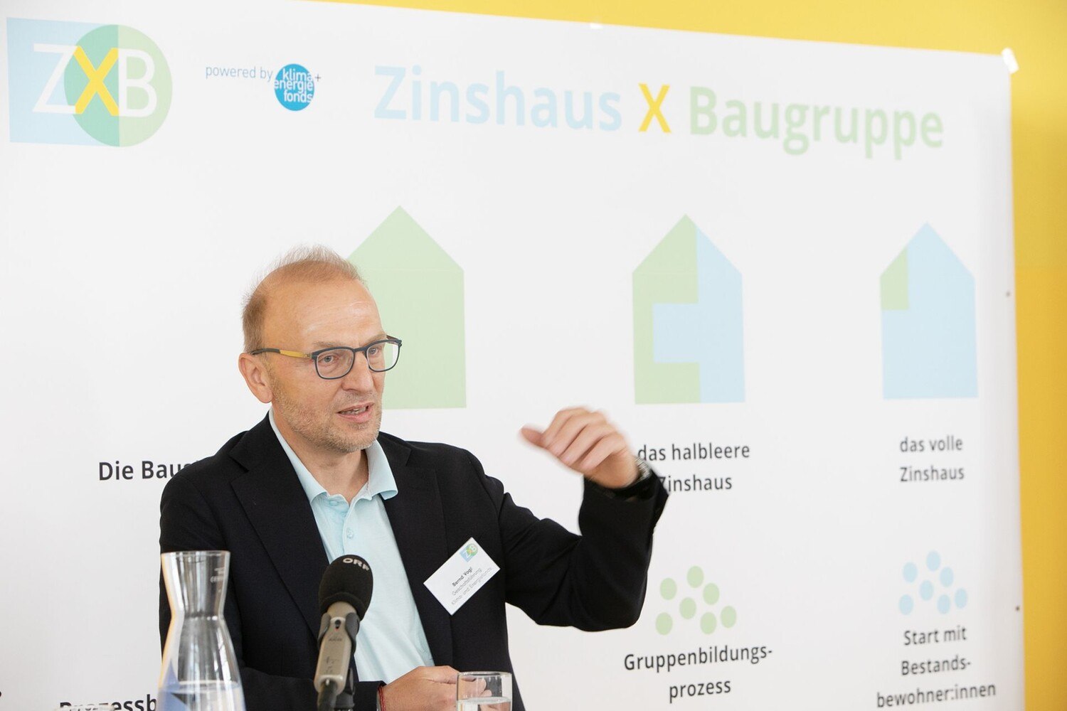 Bernd Vogl, österreichischer Klima- und Energiefonds, betont, dass die Energie, die für Heizung und Kühlung von Gebäuden notwendig ist, einen wichtigen Faktor in der CO2-Bilanz der ganzen Stadt darstellt. © baukult ZT/APA-Fotoservice/F.-Roßboth