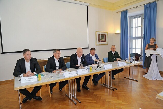   VÖK Vorstand: Von links nach rechts: Markus Scheffer, Christian Hofer, Helmut Weinwurm, Ernst Hutterer, Erwin Stubenschrott. © Alexander Tempelmayr