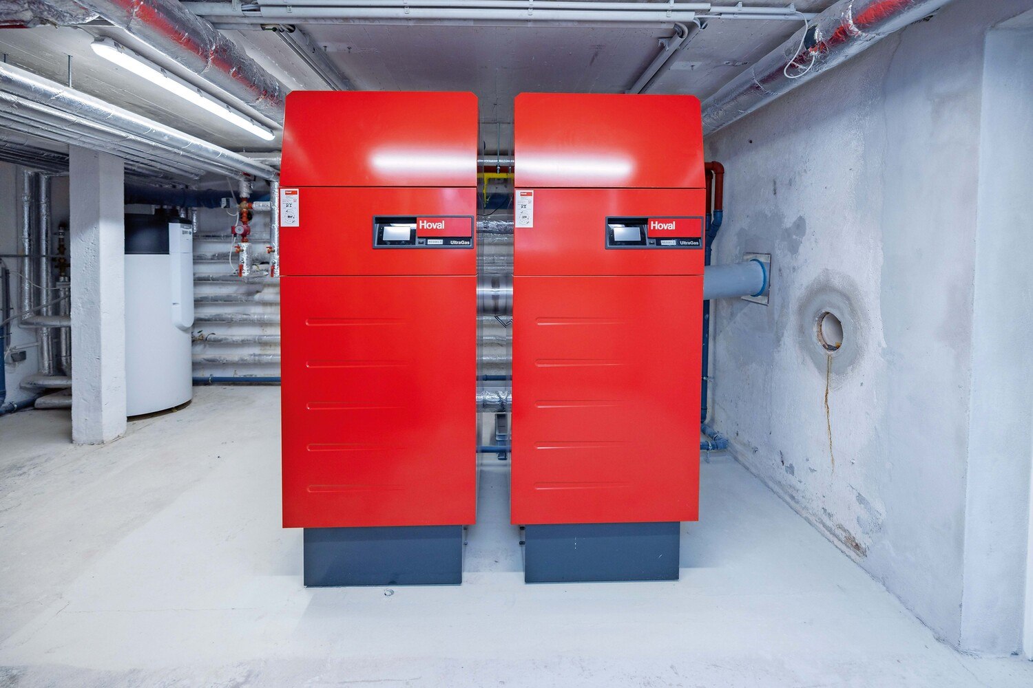 Die Doppelkesselanlage UltraGas 2 von Hoval mit geringem Platzbedarf ermöglicht eine vollautomatische und zuverlässige Wärmeleistung für ein optimales Raumklima im Haupthaus des Zoo Salzburg. ©  Hoval