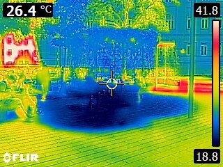 Anhand der Thermalaufnahme beim realisierten Beispiel im Esterhazypark wird die Kühlwirkung ersichtlich. © Jürgen Preiss