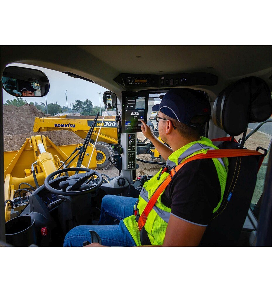 Ein 12,1-Zoll-Touchscreen Monitor ermöglicht bei den Radladern von Komatsu nun eine intuitive Bedienung, indem Ablenkungen und Verwirrungen reduziert werden. © Komatsu