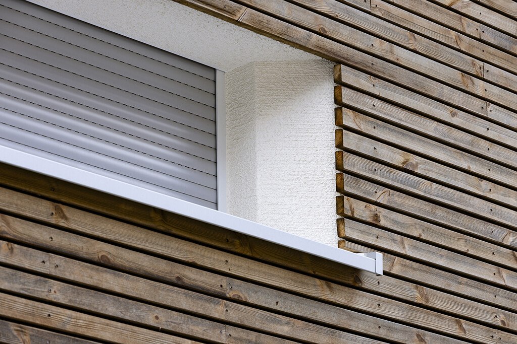 Durch die als Lichtkeil ausgeführten Laibungen kommt genug Licht in den Innenraum. © Sto SE & Co. KGaA