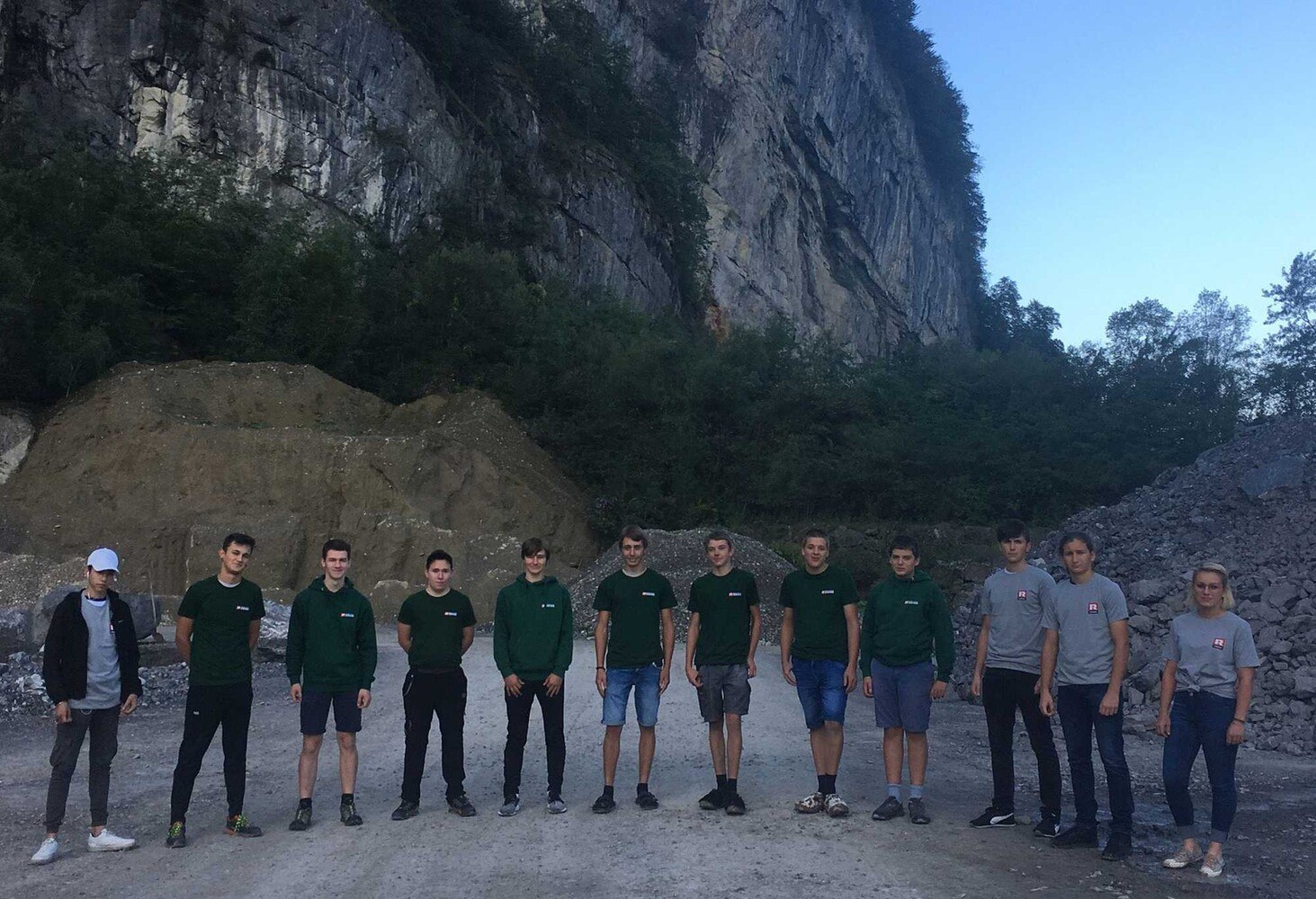 Die Rhomberg Gruppe hat heuer sechs neue Lehrlinge aufgenommen. Der Auftakt des Lehrlings-Daseins war das traditionelle Lehrlingscamp mit Besuch des Rhomberg Steinbruch.