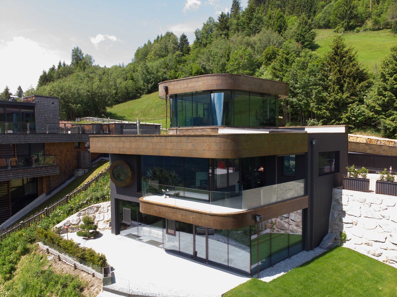 Ein rundum verglastes Wohnhaus in Salzburg ist das Siegerprojekt von Glas+Metall Weissofner. © Glas+Metall Weissofner