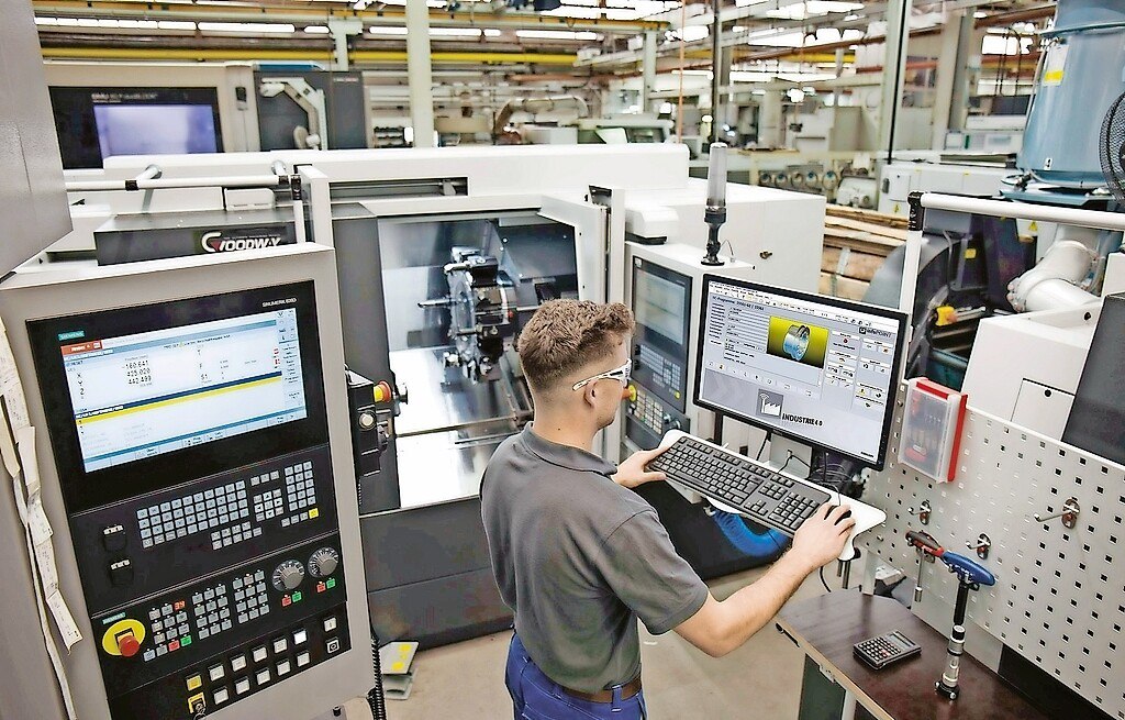 Eine durchgängig digitale CNC-Fertigung optimiert Prozesse und verbessert die Effizienz der Maschinen. © Coscom - Source: Coscom