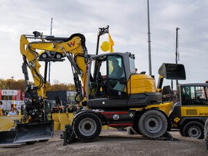 Bei der Entwicklung des neuen Mobilbaggers EW100 von Wacker Neuson stand die Vorbereitung auf die Baustelle 4.0 im Vordergrund. © Wacker Neuson