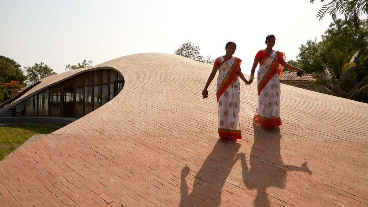 Sieger Kategorie „Building Outside The Box“: Maya Somaiya Bibliothek in Kopargaon Indien von Sameep Padora & Associates