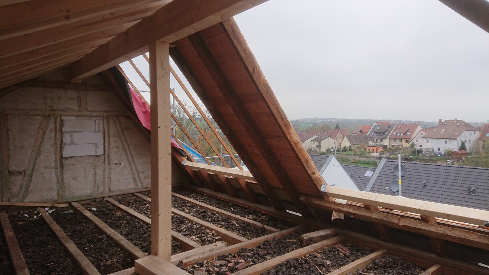 Die Dachausschnitte zur Installation der Velux Lichtlösungen 