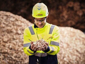 Kreislaufwirtschaft im Zentrum: Schon jetzt stammen 65 Prozent des eingesetzten Holzes aus Nebenprodukten oder Recycling. Mit gezielten Investitionen will Egger diese Quote weiter erhöhen. © Egger Holzwerkstoffe