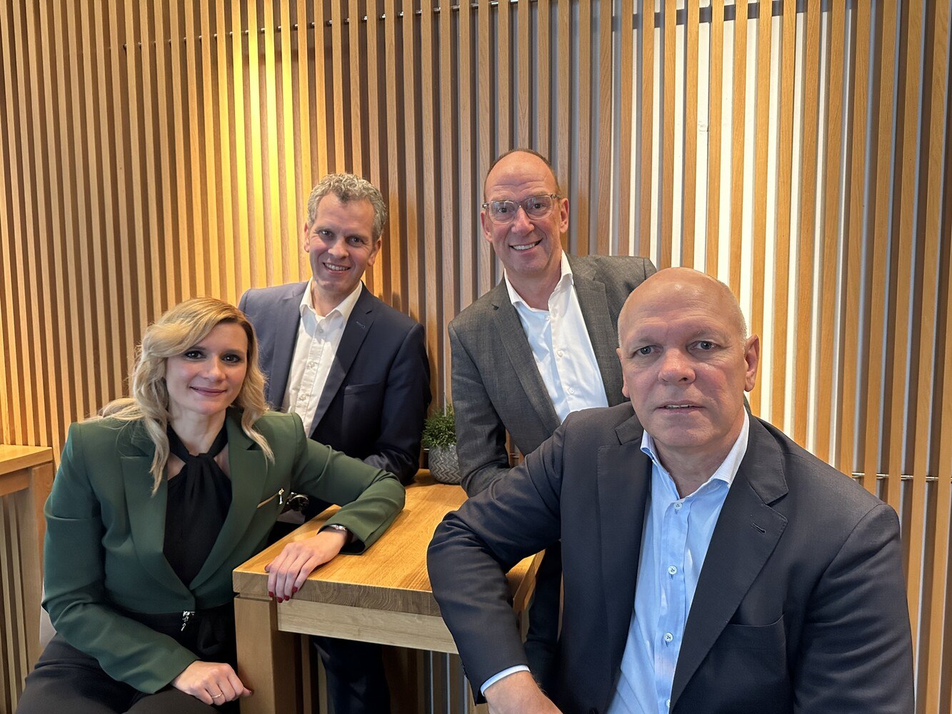 Der Vorstand des Industrieverbunds VDMA Sanitärtechnik und -design (v.r.n.l.): Dirk Gellisch (Viega), Frank Wiehmeier (Hansgrohe), Thilo Pahl (Vorsitz, Bette) und Dr. Laura Dorfer (Geschäftsführerin VDMA Sanitärtechnik und -design). © VDMA Industrieverbund VDMA Sanitärtechnik und -design