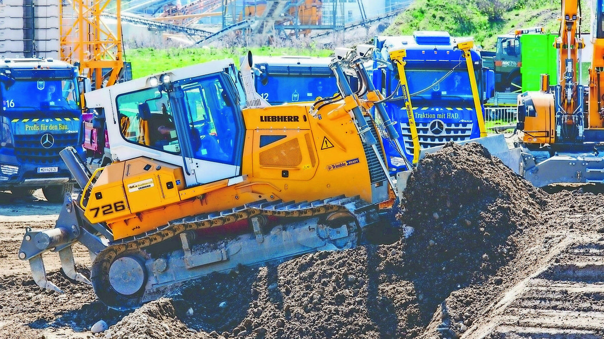 Die Liebherr-Planierraupe PR 726 mit Trimble-Steuerung.