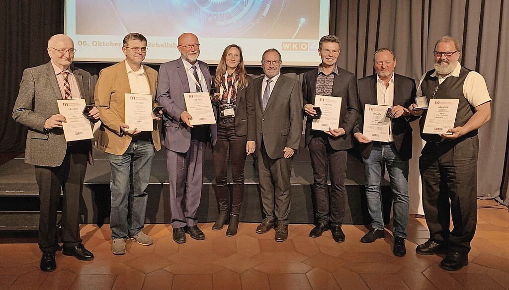 Auszeichnungen für langjähriges Engagement in der Metalltechnik.  Im Bild v.l.n.r.: Rudolf Österreicher, Gerhard Keusch, KommR Mst. Andreas Lahner, Mag. Silvia Scheibelmasser, KommR Mst. Harald Schinnerl, Johannes Hofer, Johann Kendler, Johann Schmutz. © Doris Höllmüller