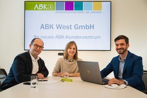 Die ib-data GmbH, Hersteller der ABK-Bausoftware, bündeln ihre Kräfte im ABK-Kundenzentrum West. v.l.n.r.: Reichart Marius (a-b CAD GmbH), Monika Ilg (ib-data GmbH), Christoph Rest (BUILD.ING Baumanagement GmbH) © ib-data GmbH