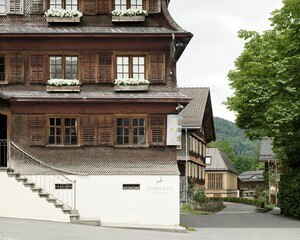 Es muss sich wahrlich nicht verstecken: das neue Badehaus des Traditionsbetriebs Hirschen in Schwarzenberg. © Adolf Bereuter