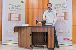 Nico Schaller konnte mit seiner Nähstation das Publikum des Kärntner Tischlertages überzeugen: Er nahm aus Velden den Designpreis für das beste Gesellenstück mit nach Hause. © PBS Media