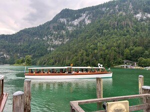 Am ersten Tag des dreitätigen Events stand u.a. eine Bootsfahrt über den idyllischen Königssee am Programm. © Relax Natürlich Wohnen GmbH