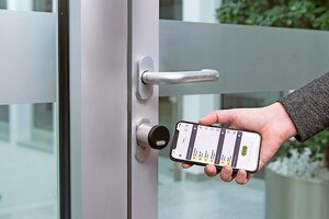 Mit AirKey öffnen Sie Türen mit Ihrem Smartphone.