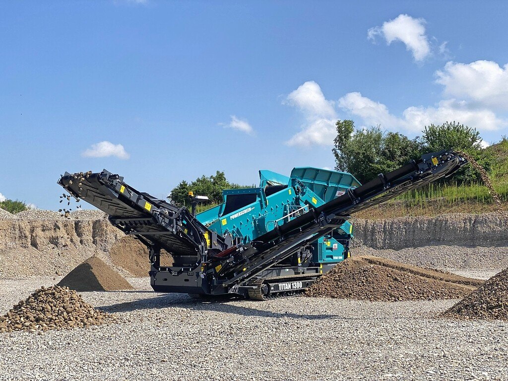 ie Titan-Baureihe von Powerscreen überzeugt dank der kompakten Transportmaße und der hochspezialisierten Antriebe im Baurestmassenrecycling. © Powerscreen/Terex