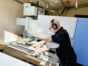 Mithilfe der Software kann die Tischlerei auch auf der CNC-Maschine bekanten. © Tischlerei Kurz