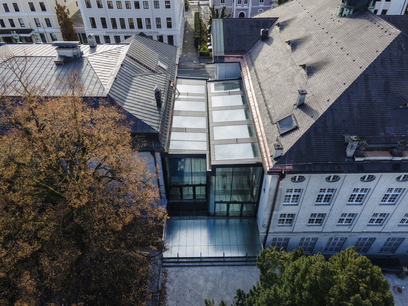 Bislang wurden die zwei Gebäude des Mozarteums nur unzureichend miteinander verbunden. Dies änderten die Architekten Maria Flöckner und Hermann Schnöll durch ihren Neubau. © Andrew Phelp