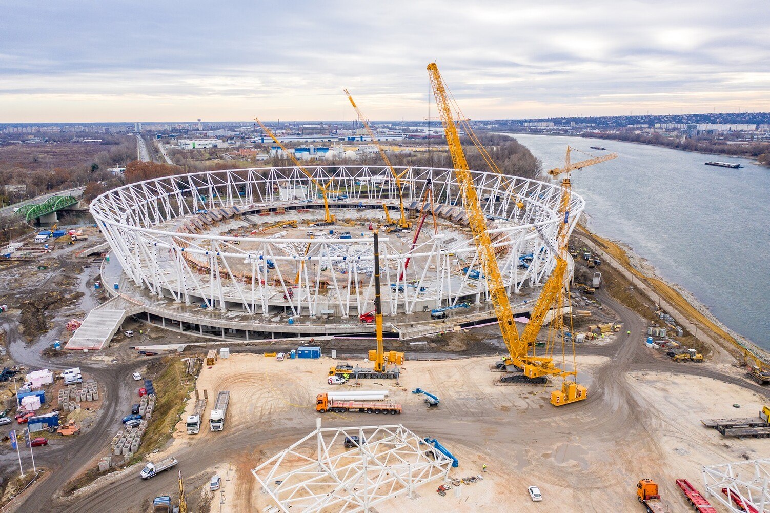 Im Süden von Budapest entsteht mit dem Nemzeti Atlétikai Stadion ein Bauwerk der ganz besonderen Art. © KÉSZ Csoport