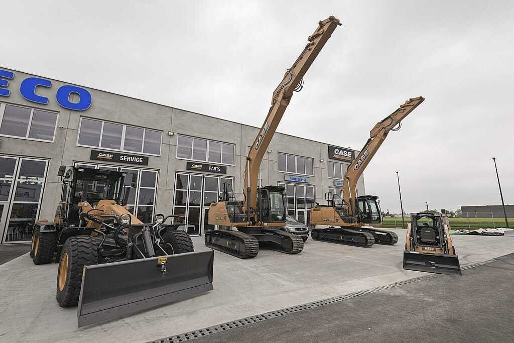 Auch die Baumaschinen standen zur Eröffnung im Spalier.