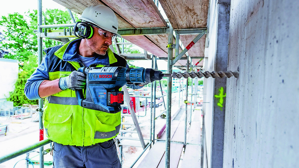 Tragbare Geräte – die Akku-Technologie hat sich in den vergangenen Jahren massiv weiter entwickelt, die Geräte bringen heute längst die gleichen Leistungswerte wie traditionelle Systeme. © Bosch Power Tools