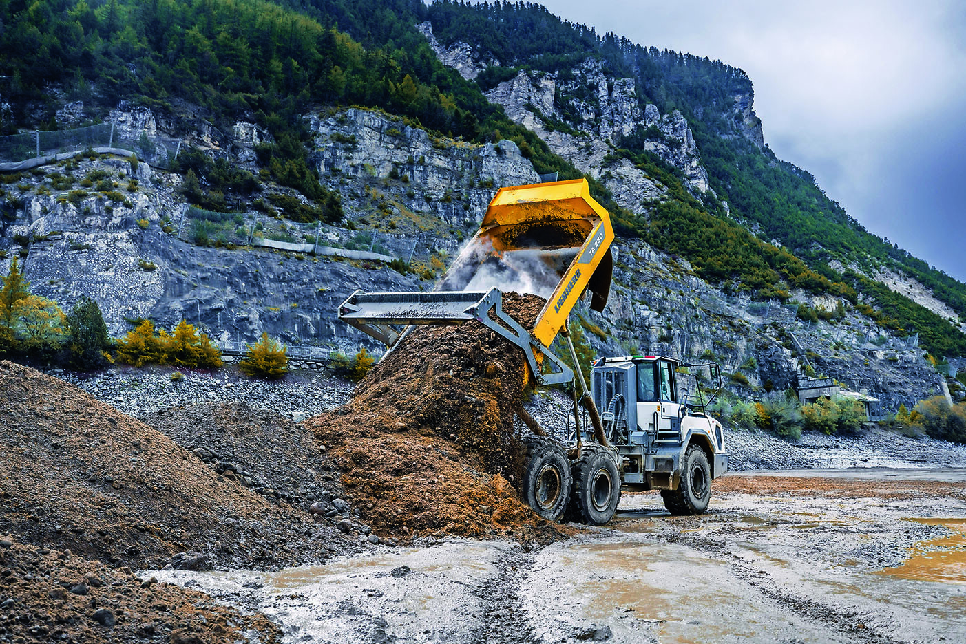 In Bauprojekten erfüllen Dumper heute eine Vielzahl von Aufgaben, darunter den Transport von Schutt, Erde und Baumaterialien. © Liebherr