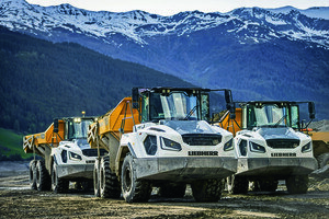 Am Reschenpass im Vinschger Oberland bewegen im Rahmen eines Großprojekt (u.a.) zehn Dumper von Liebherr insgesamt ungefähr 2,5 Millionen Kubikmeter Erdmaterial. © Liebherr