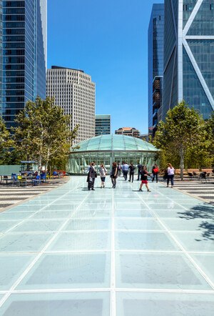 Salesforce Transit Center San Francisco: Der Glasboden auf Höhe der Parkebene ist 161 mm dick, rutschfest und zwei Stunden gegen Feuer schützend. © Vetrotech Saint-Gobain / James Z. Wu