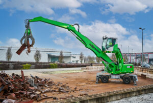 Sennebogen-Baumaschine am Schrottplatz.