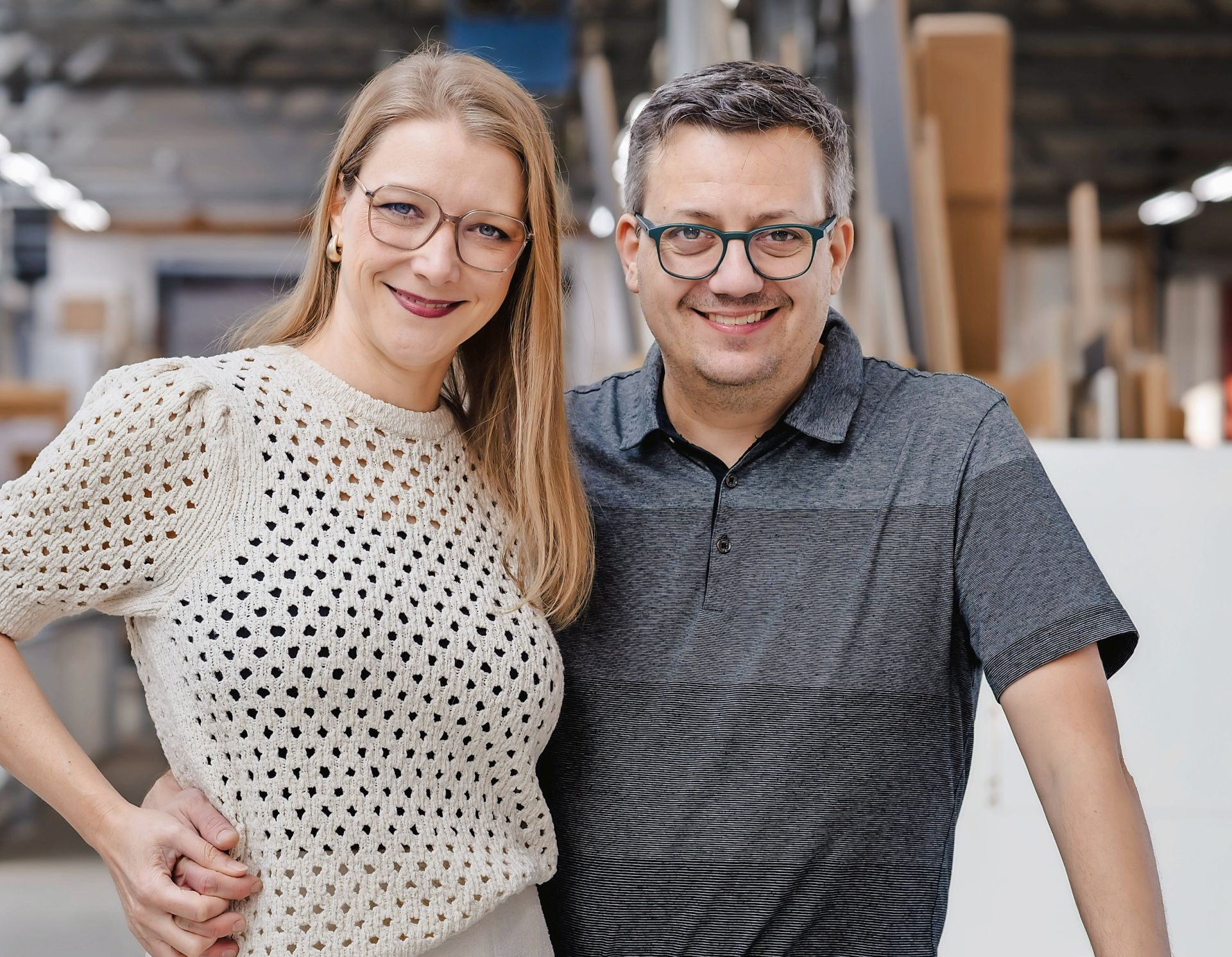 Prokuristin Kerstin Hase leitet den Verkauf und ist für das Marketing verantwortlich, Tischlermeister Anton Markus Hase fungiert als Geschäftsführer. (c) B. Deuring