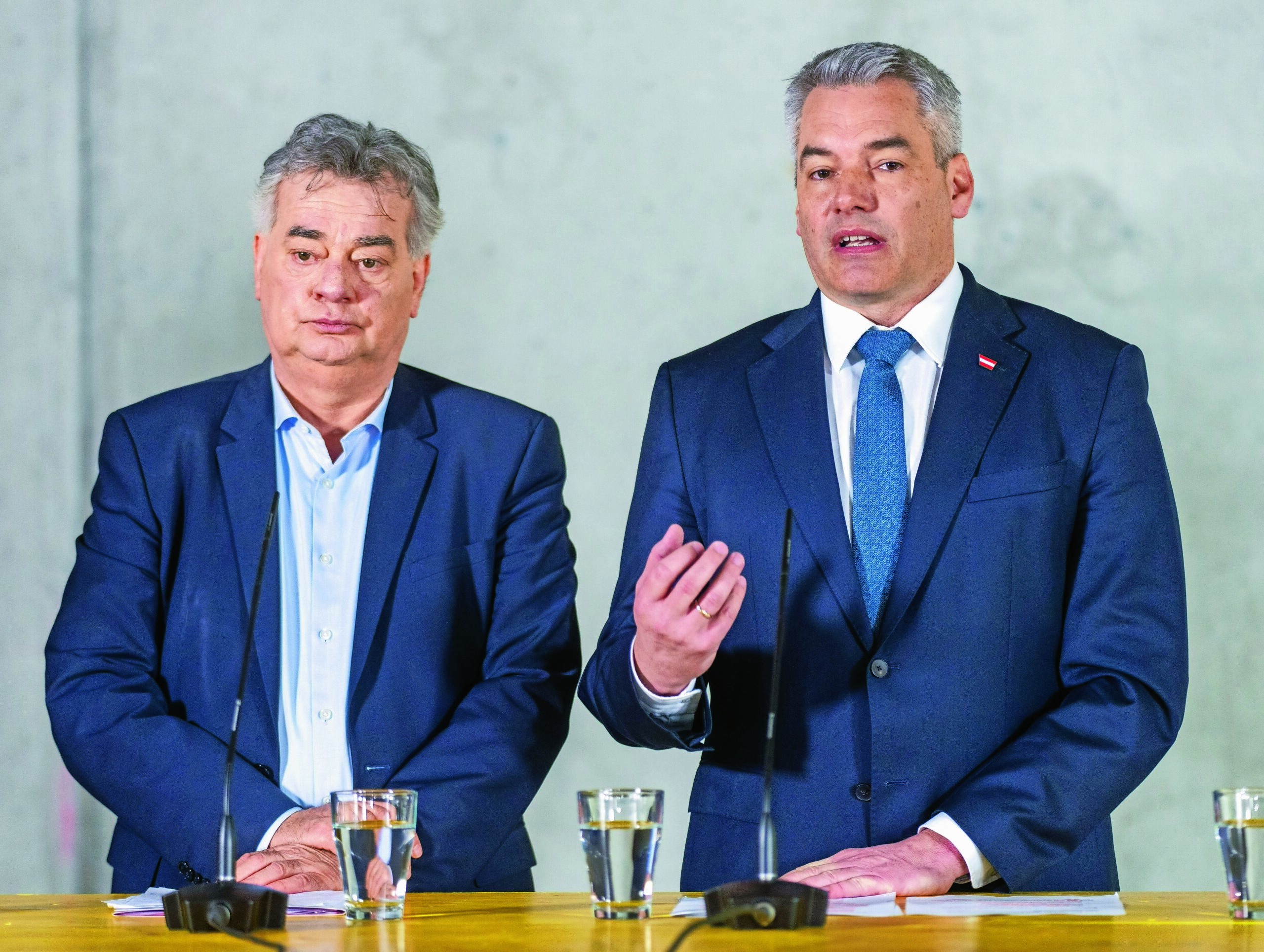 Der damalige Vizekanzler Werner Kogler und Bundeskanzler Karl Nehammer.