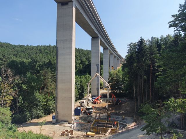 Brücke auf der S31 bei Sieggraben.