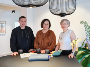 Georg Maurer und Claudia Neumann mit Innenarchitektin Anke Landsberg. | © Constantin_Meyer, Köln